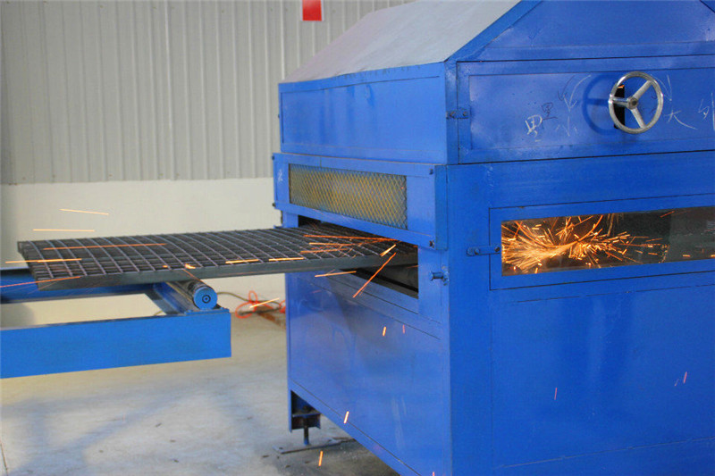 機器制作格柵板