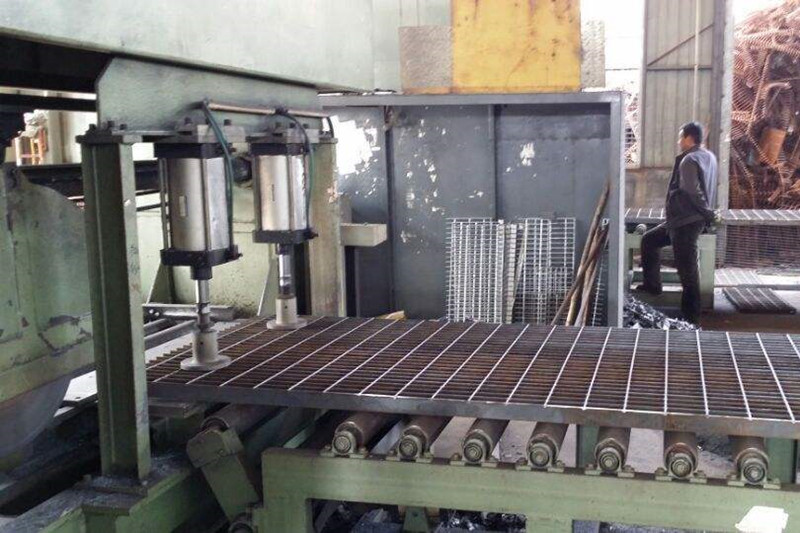 機(jī)器焊接鋼格柵