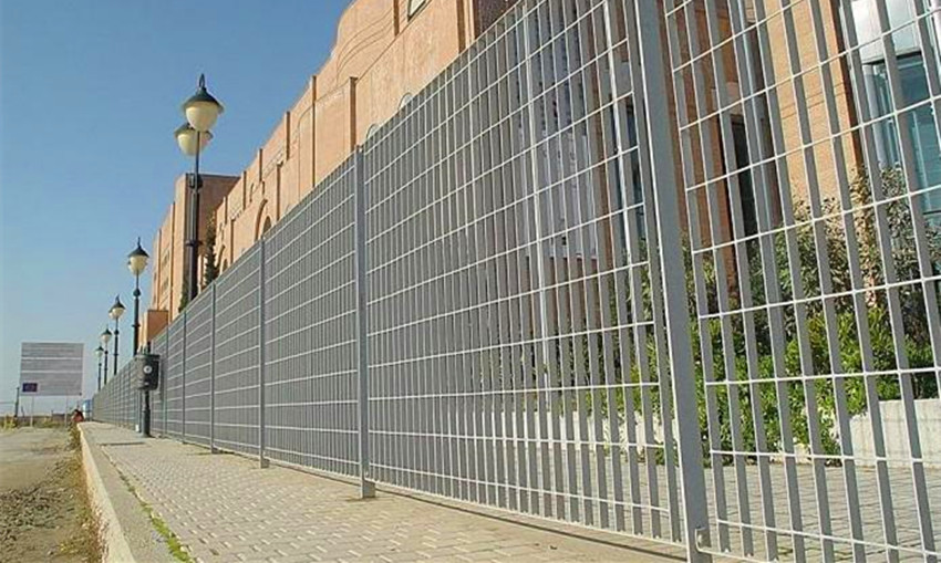 鋼格板護(hù)欄