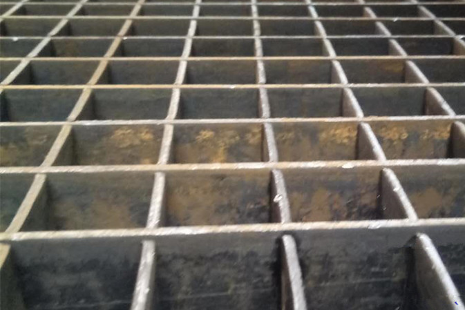 沒(méi)有表面處理的鋼格板