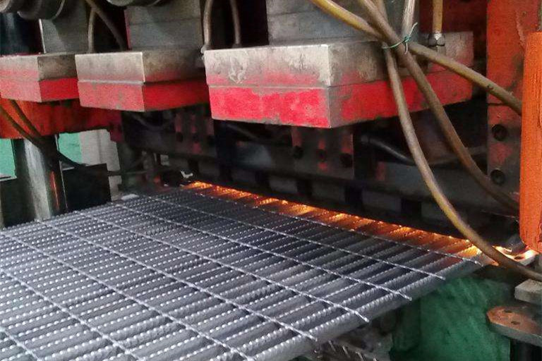 機(jī)器焊接格柵板
